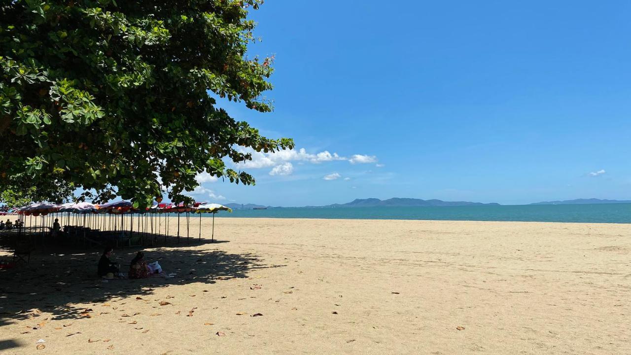 Beach 7 Condo Pantai Jomtien Bagian luar foto