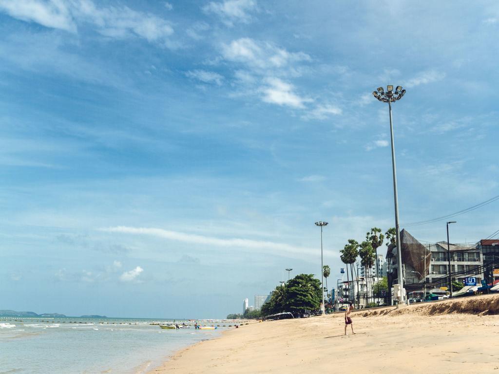 Beach 7 Condo Pantai Jomtien Bagian luar foto